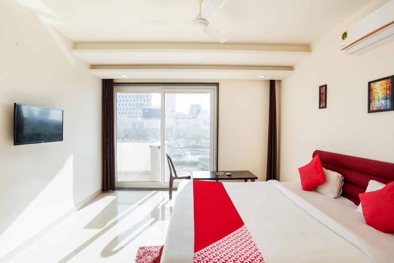 Oyo 65118 Hotel Vatika Gurgaon Exteriör bild